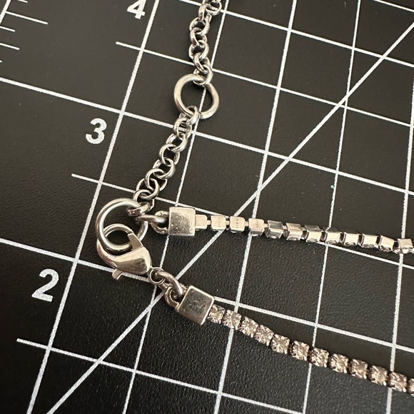 Jessica Simpson silver tone fringe style necklace with green &clear rhinestones - Picture 7 of 7